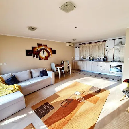 Cozy Open Space Near Old Center Of With Private Parking Space